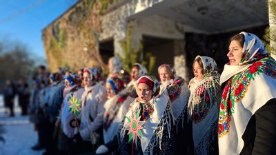 На Тернопільщині колядували, щоб зібрати гроші для ЗСУ, благодійність, 5 грудня 2025 року