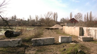 У Добровеличківці на Кіровоградщині майже рік не ремонтують зруйновану греблю У Добровеличківці на Кіровоградщині майже рік не ремонтують зруйновану греблю