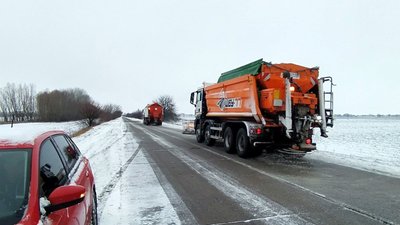 Служба автодоріг Чернігівщини планує залучити додаткові снігоприбиральні машини для розчистки доріг