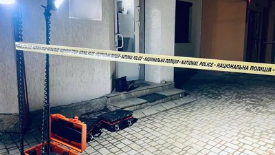 У Яремчі на Франківщині на прийомі у стоматолога вбили чоловіка. Поліція розшукує підозрюваного У Яремчі на Франківщині на прийомі у стоматолога вбили чоловіка. Поліція розшукує підозрюваного