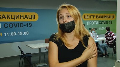 Щепитися без черг: у центрі вакцинації в Черкасах продовжили години роботи Щепитися без черг: у центрі вакцинації в Черкасах продовжили години роботи