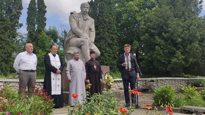 Мешканці Залозецької громади на Тернопільщині вийшли на віче — не згідні з перерозподілом районів Мешканці Залозецької громади на Тернопільщині вийшли на віче — не згідні з перерозподілом районів