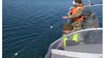 До півсотні сіток знаходять щодня. Як борються з браконьєрами у Приазовському природному парку