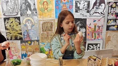 Писанкарство як арттерапія. В Івано-Франківську дітей навчали розписувати лемківські писанки Писанкарство як арттерапія. В Івано-Франківську дітей навчали розписувати лемківські писанки