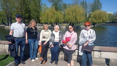Тернопільські пенсіонери під час прогулянки вивчали англійську мову
