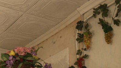 У Калуші житло жінки підтоплює через ремонт на суміжній ділянці, який проводить її сусід У Калуші житло жінки підтоплює через ремонт на суміжній ділянці, який проводить її сусід