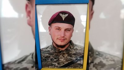 На Чернігівщині попрощалися з п'ятьма бійцями, які загинули на Херсонщині, Луганщині та Донеччині На Чернігівщині попрощалися з п'ятьма бійцями, які загинули на Херсонщині, Луганщині та Донеччині