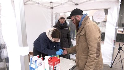 Експрес-тестування у центрі Луцька: людей перевіряли на туберкульоз Експрес-тестування у центрі Луцька: людей перевіряли на туберкульоз
