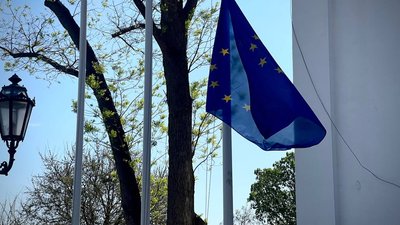 В Одесі до Дня Європи урочисто підняли прапори Євросоюзу В Одесі до Дня Європи урочисто підняли прапори Євросоюзу
