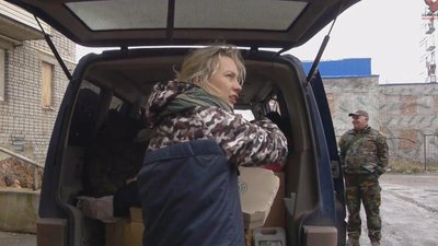 «Завжди є кого підтримати». Дніпровська волонтерка Олександра Каладжиєва шостий рік допомагає бійцям на фронті й у шпиталі (ВІДЕО)