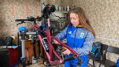 "Я кайфую від цієї роботи". Херсонка ремонтує велосипеди та займається спортом "Я кайфую від цієї роботи". Херсонка ремонтує велосипеди та займається спортом