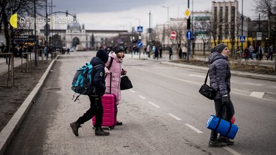 Як вокзал у Львові зустрічає переселенців. Фоторепортаж Як вокзал у Львові зустрічає переселенців. Фоторепортаж