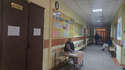 Харківські виборці вакцинуються на дільницях