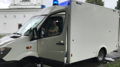 Баяніст з Нідерландів, який родом із Полтавщини, купив реанімобіль для ЗСУ Баяніст з Нідерландів, який родом із Полтавщини, купив реанімобіль для ЗСУ