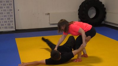 Перша група завершила курс жіночої самооборони від чернігівської поліції