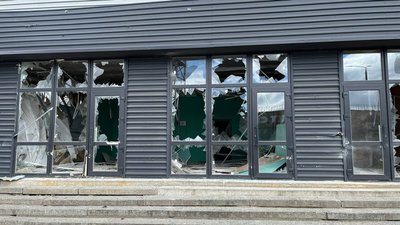 Армія РФ ударила ракетами по Дніпру. Що відбувається на місці подій — фоторепортаж