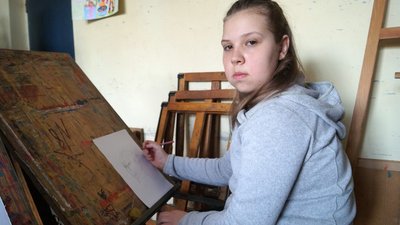 Викладачі-волонтери займаються з дітьми-переселенцями. Фоторепортаж зі школи мистецтв на Львівщині Викладачі-волонтери займаються з дітьми-переселенцями. Фоторепортаж зі школи мистецтв на Львівщині