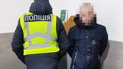 Заробляли на "наданні" інтимних послуг: поліція викрила шахраїв у колонії на Рівненщині Заробляли на "наданні" інтимних послуг: поліція викрила шахраїв у колонії на Рівненщині
