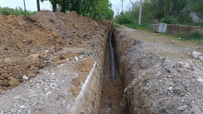 Металева труба, яку замінюють, квітень 2024 рік Металева труба, яку замінюють, квітень 2024 рік