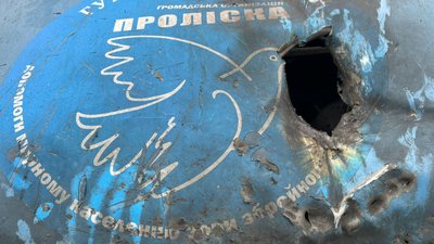 Діра в капоті евакуаційної автівки «Проліски»