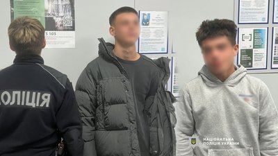 Грабіж у Чернігові: двоє 18-річних відібрали телефон у 20-річного