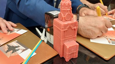 У Сумах презентували нову патріотичну марку від "Укрпошти"