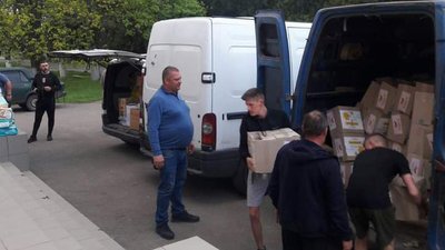Евакуйовані до Кривого Рогу жителі з Херсонщини отримали гуманітарну допомогу Евакуйовані до Кривого Рогу жителі з Херсонщини отримали гуманітарну допомогу