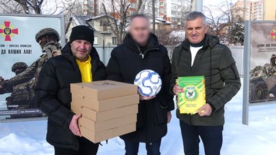 Івано-Франківська обласна асоціація футболу передала бійцям "десятки" п'ять FPV-дронів
