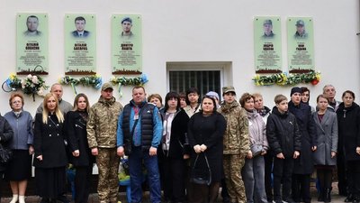 Віталій Басараб, Дмитро Лашта, Андрій Удалов, Іван Гудима, анотаційні дошки, Франківськ