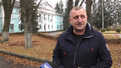 На Житомирщині понад 30 дітей-переселенців ходять близько п'яти кілометрів пішки через ліс до школи На Житомирщині понад 30 дітей-переселенців ходять близько п'яти кілометрів пішки через ліс до школи