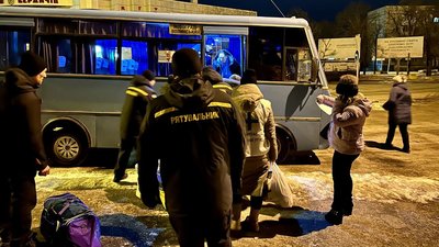 переселенці, евакуаційний потяг, бердичів, покровськ, звягель переселенці, евакуаційний потяг, бердичів, покровськ, звягель
