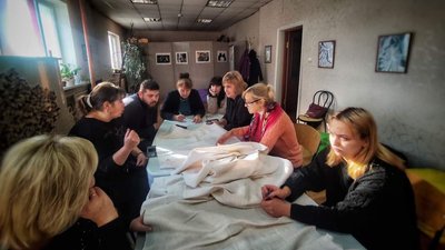 Майстрині Житомира розробили ескіз для майбутнього рушника Перемоги Майстрині Житомира розробили ескіз для майбутнього рушника Перемоги
