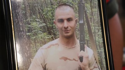 У Луцьку попрощалися із загиблим на Донеччині 33-річним матросом Ігорем Корольчуком У Луцьку попрощалися із загиблим на Донеччині 33-річним матросом Ігорем Корольчуком
