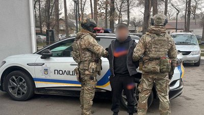 Затримання підозрюваного у вбивстві чоловіка на кладовищі у селі Михайлівка-Рубежівка