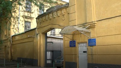Аварійна будівля і перенаповнення: з херсонського СІЗО переводять в'язнів