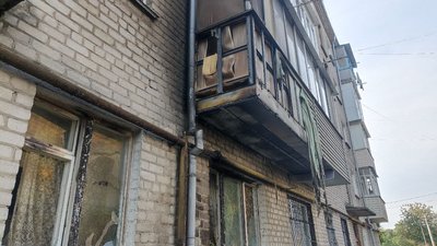 У Житомирі загорівся автомобіль – вогнем пошкоджено прилеглий будинок У Житомирі загорівся автомобіль – вогнем пошкоджено прилеглий будинок