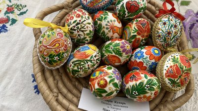 Понад 500 писанок представили на виставці-продажі "Світ писанки" в Ужгороді Понад 500 писанок представили на виставці-продажі "Світ писанки" в Ужгороді
