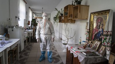 Лікарі, які борються з коронавірусом. Фоторепортаж