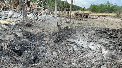 Росіяни обстріляли сільськогосподарські ангари в Одеській області. Фоторепортаж Росіяни обстріляли сільськогосподарські ангари в Одеській області. Фоторепортаж
