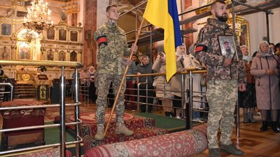 У Луцьку попрощалися з полеглим 33-річним військовим Андрієм Савчуком У Луцьку попрощалися з полеглим 33-річним військовим Андрієм Савчуком