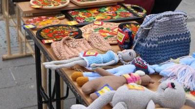 “Арт наступ”. У Дніпрі провели благодійний вернісаж просто неба для допомоги ЗСУ “Арт наступ”. У Дніпрі провели благодійний вернісаж просто неба для допомоги ЗСУ