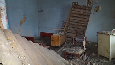 Стеля обвалилась у новорічну ніч: у Лисичанську на ремонт аварійного будинку немає грошей Стеля обвалилась у новорічну ніч: у Лисичанську на ремонт аварійного будинку немає грошей