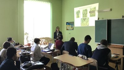 На Тернопільщині винахідниця створює конструкції для переносних будинків
