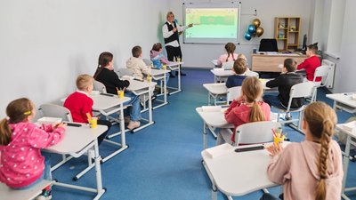 Школа на Київщині, діти, учні, школярі