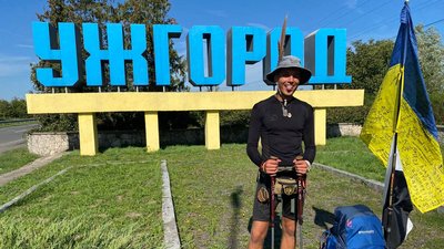Від Дніпра до Ужгорода: понад 2000 км заради благодійності подолав волонтер Артем Єрохін