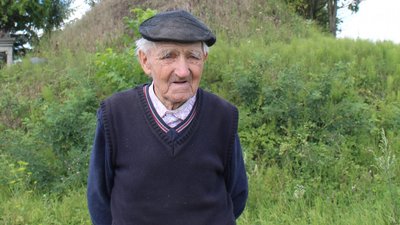 Землю для кургану на Тернопільщині звозили возами: розповідь очевидця Землю для кургану на Тернопільщині звозили возами: розповідь очевидця