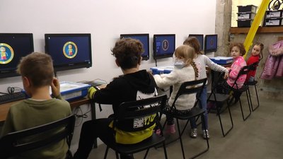 Дніпрянин заснував курси з ІТ для дітей з передмістя