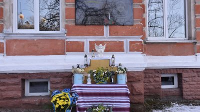 Відкрили меморіальну дошку бійцю Олександру Гуртовенку Відкрили меморіальну дошку бійцю Олександру Гуртовенку