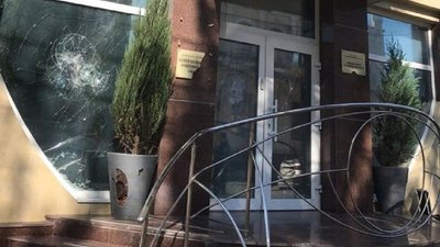У Херсоні невідомі розтрощили офіс адвокатської фірми