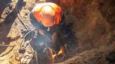 Київтеплоенерго упродовж доби відремонтує пошкоджену обстрілом РФ тепломережу в Києві